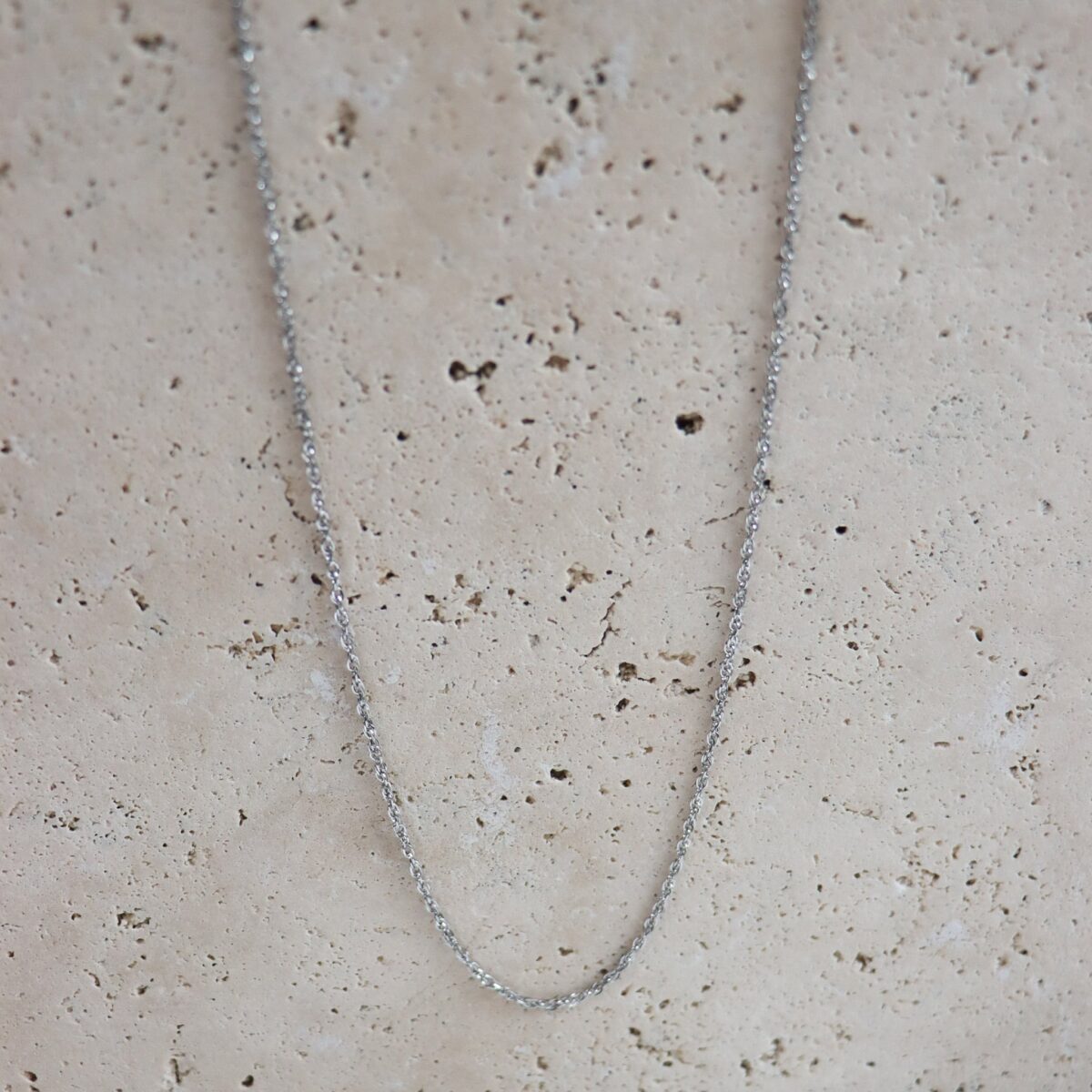 Thin chain necklace silver