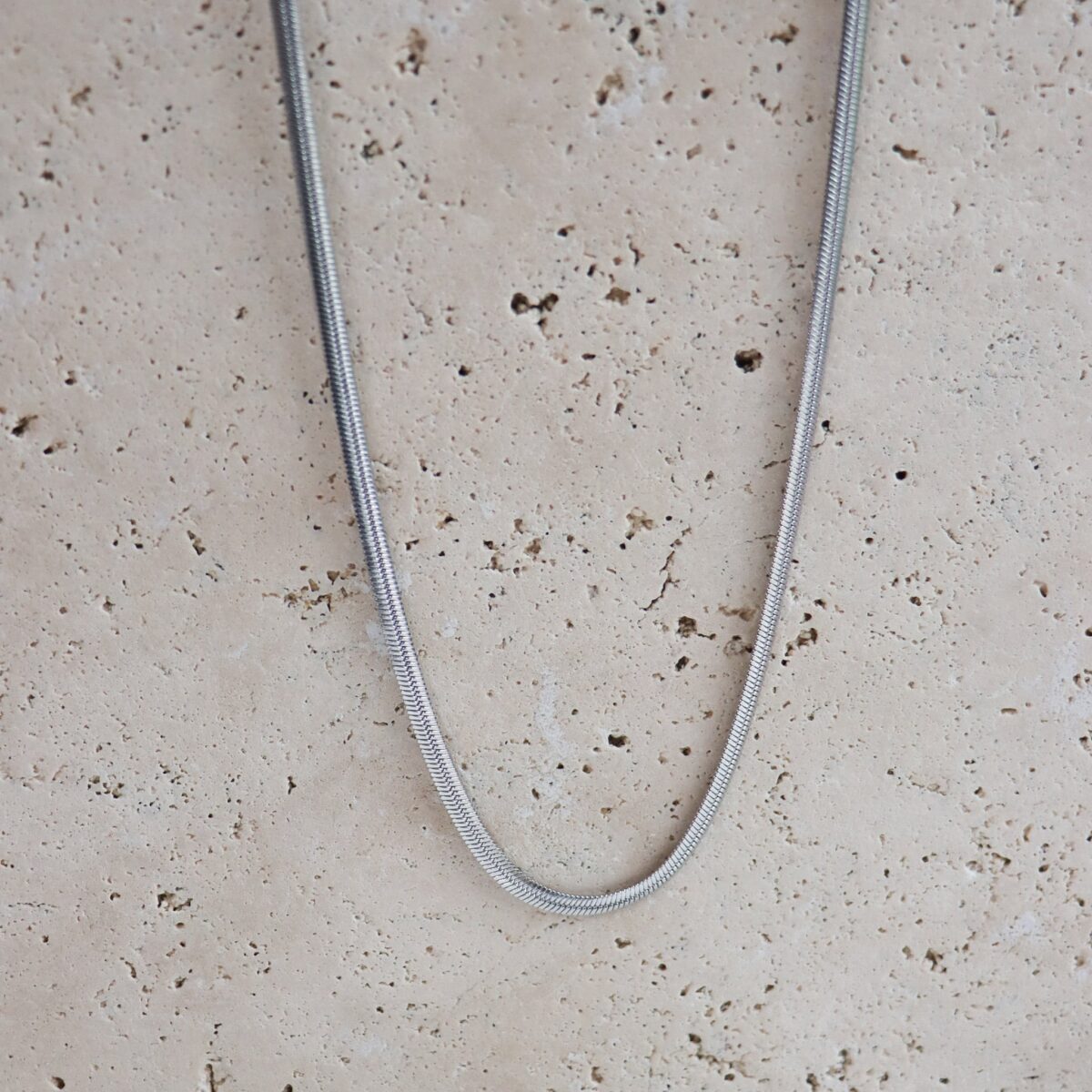 Smooth snake necklace silver