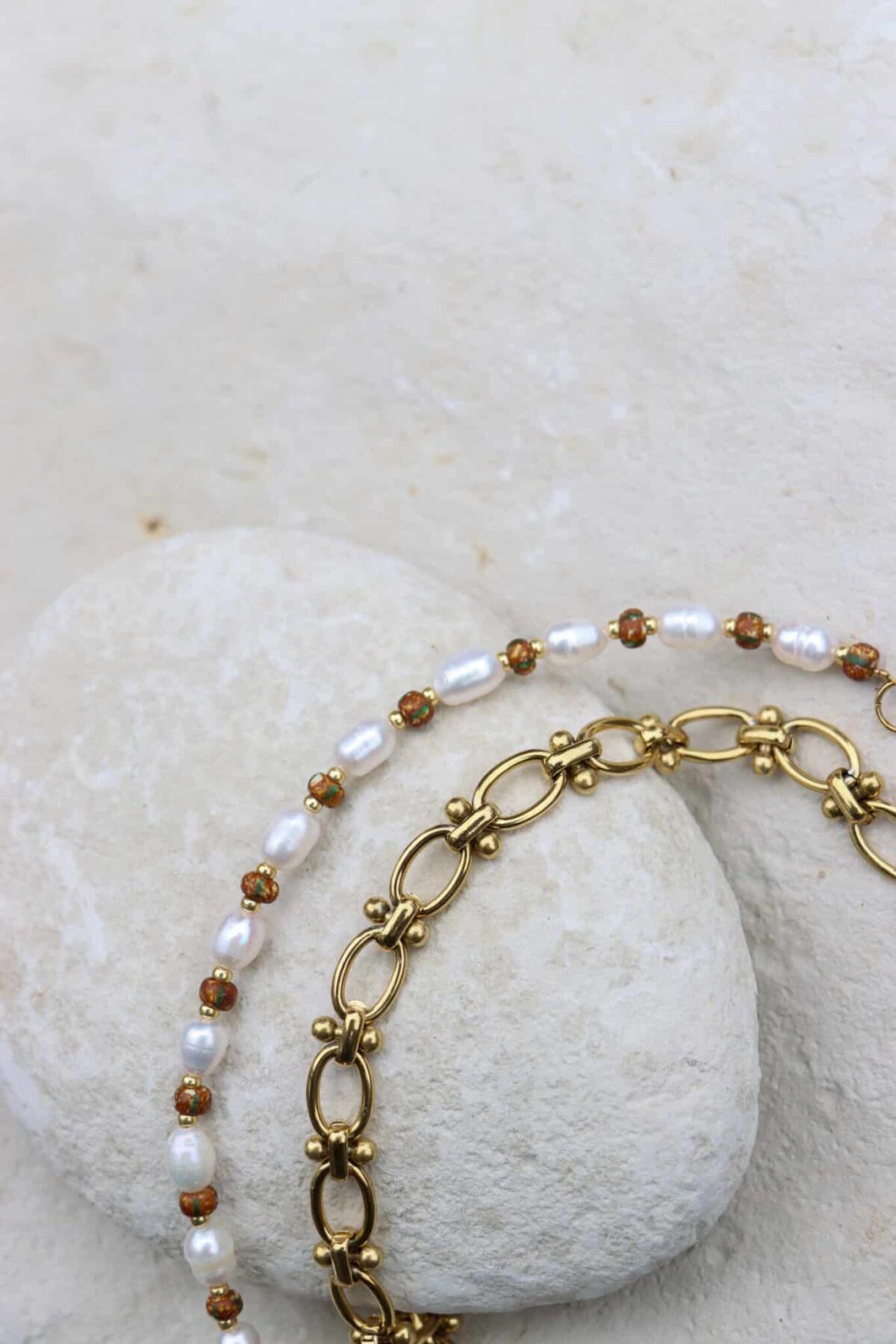 Brown pearl bracelet gold