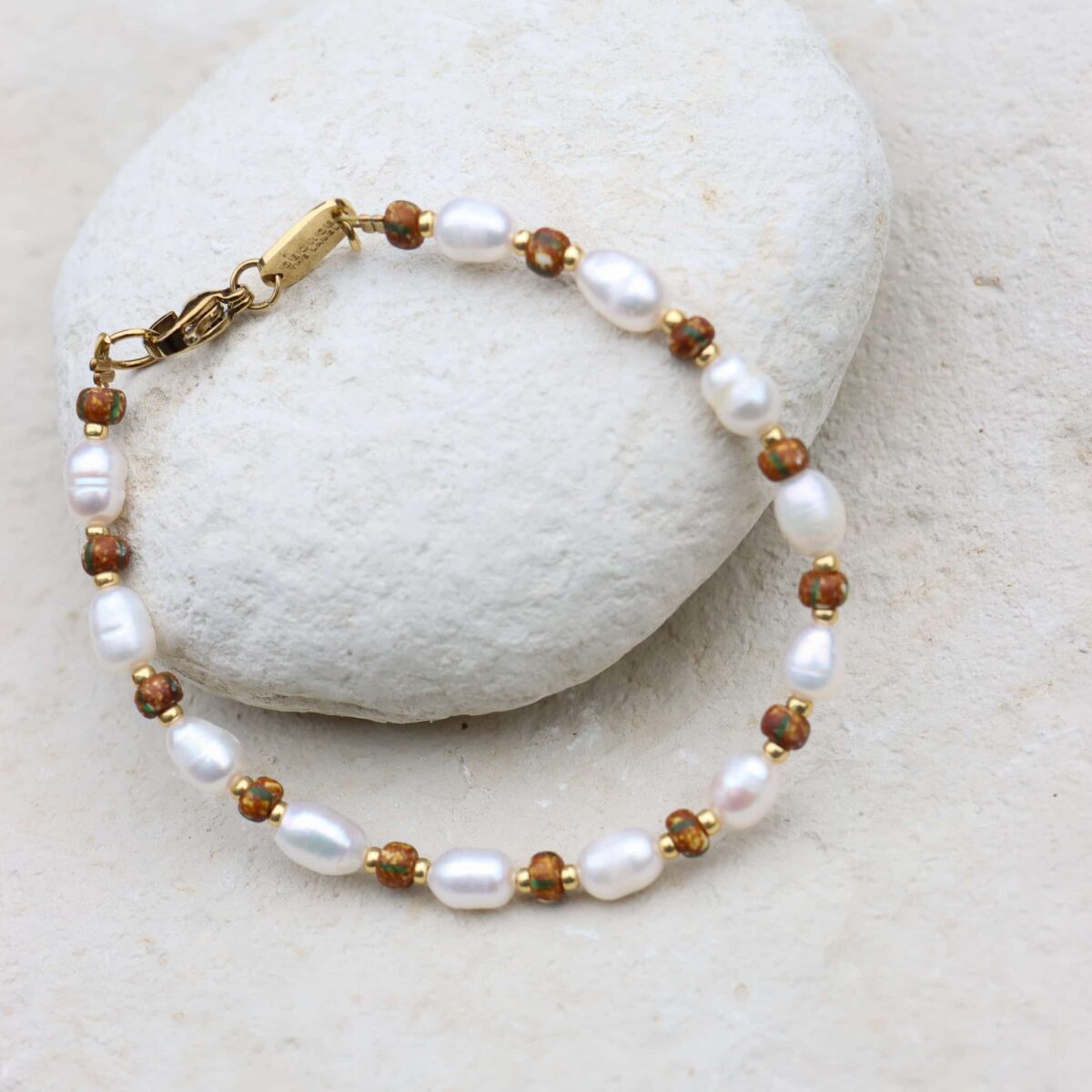 Brown pearl bracelet gold