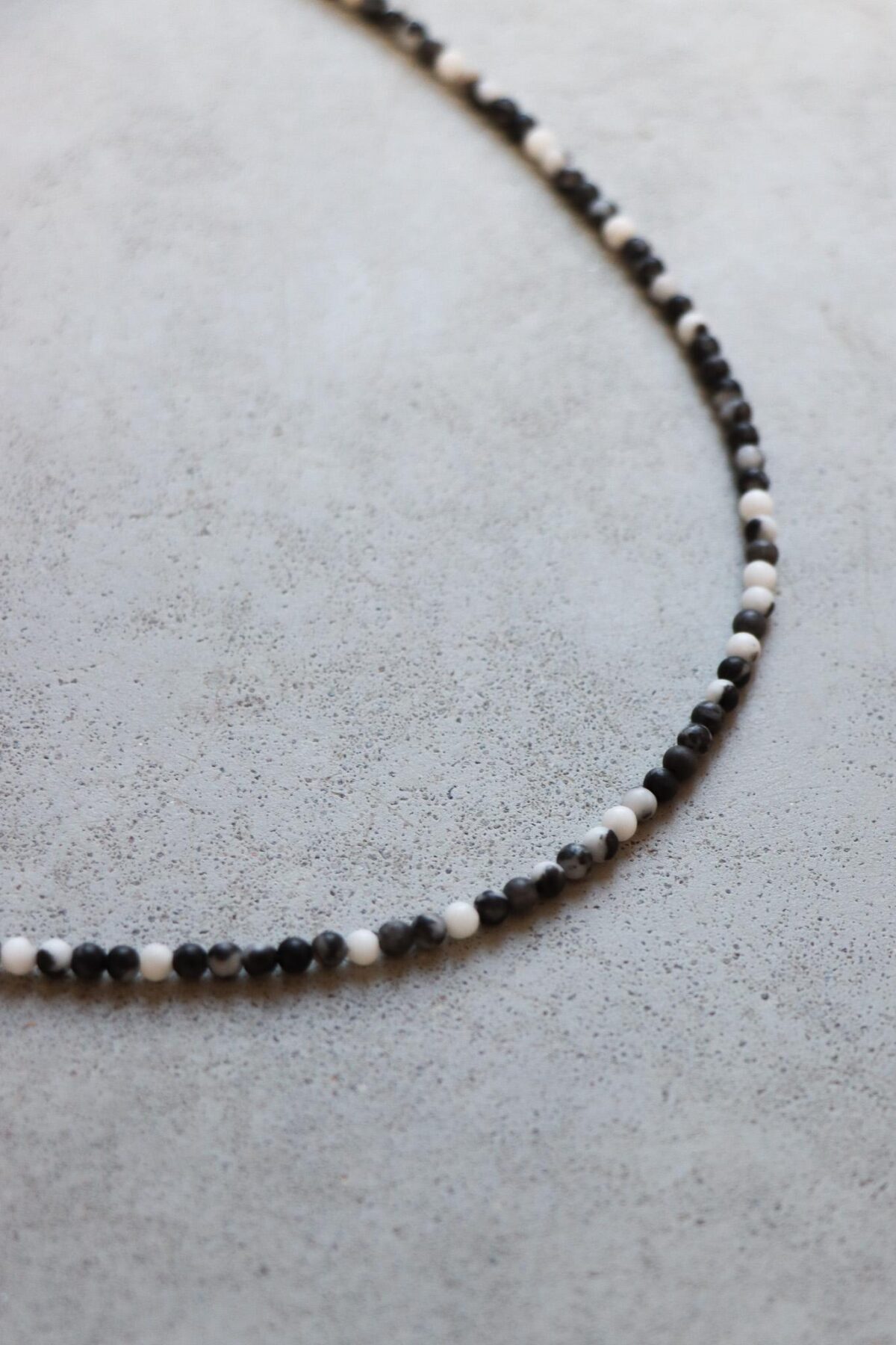 Mini black necklace